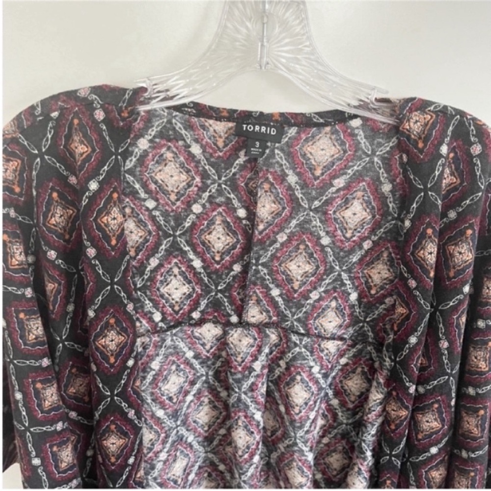 Torrid cardigan black red geometric open front lightweight short sleeves - Picture 6 of 9